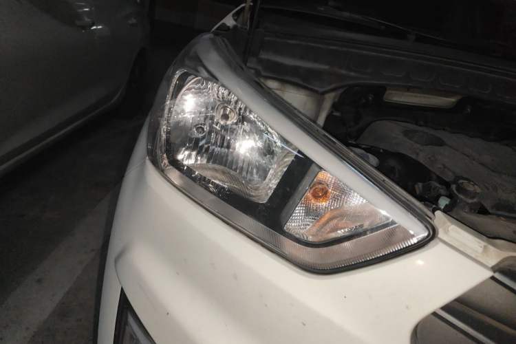Used Hyundai ix25 2015 1.6L Automatic Two-Wheel Drive Smart GLS Trim Right Front Headlight