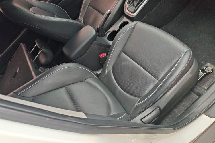 Used Hyundai ix25 2015 1.6L Automatic Two-Wheel Drive Smart GLS Trim Right Front Seat