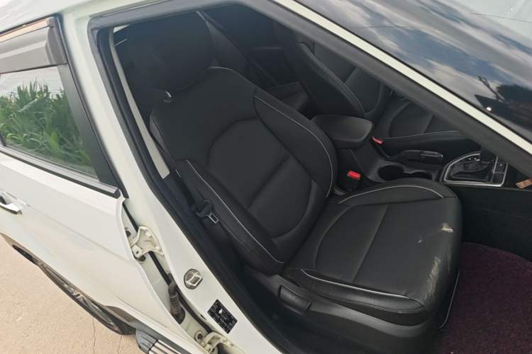 Used Hyundai ix25 2015 1.6L Automatic Two-Wheel Drive Smart GLS Trim Right Front Seat