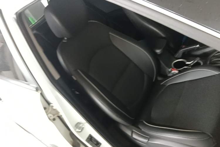 Used Hyundai ix25 2015 1.6L Automatic Two-Wheel-Drive Deluxe DLX Model Right Front Seat