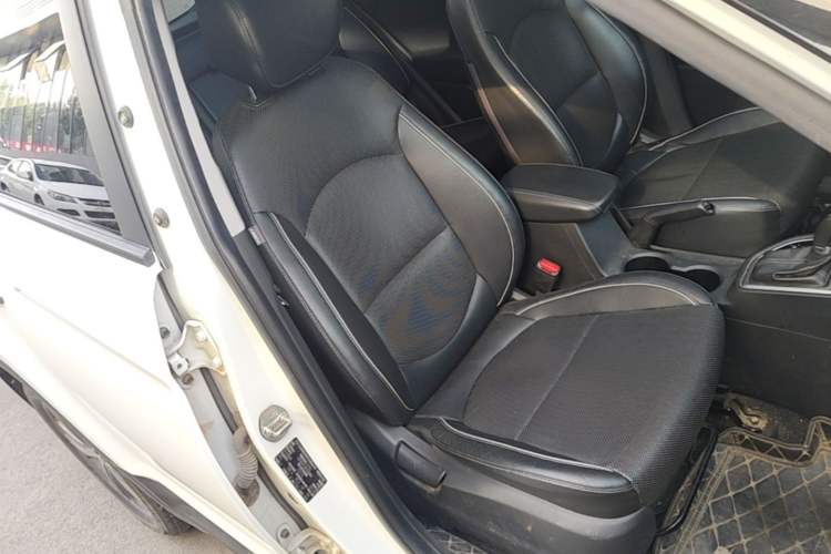 Used Hyundai ix25 2015 1.6L Automatic Two-Wheel Drive Smart GLS Trim Right Front Seat