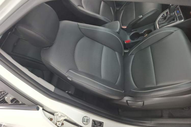 Used Hyundai ix25 2015 1.6L Automatic Two-Wheel Drive Smart GLS Trim Right Front Seat
