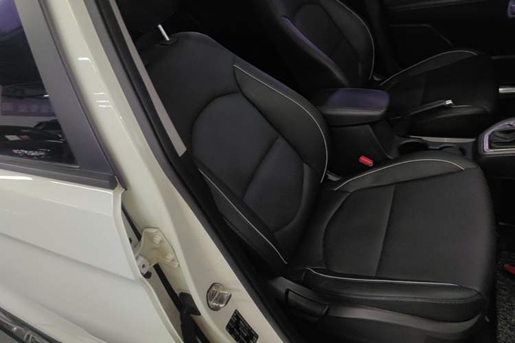 Used Hyundai ix25 2015 1.6L Automatic Two-Wheel-Drive Deluxe DLX Model Right Front Seat
