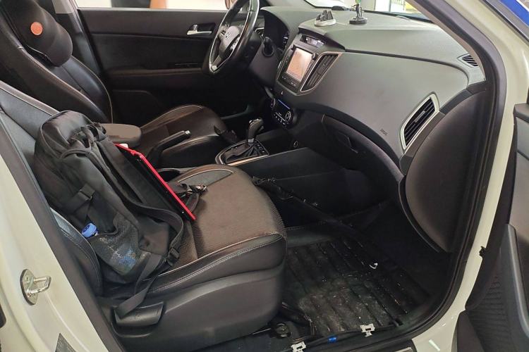 Used Hyundai ix25 2015 2.0L Automatic 4x4 Deluxe DLX Right Front Seat