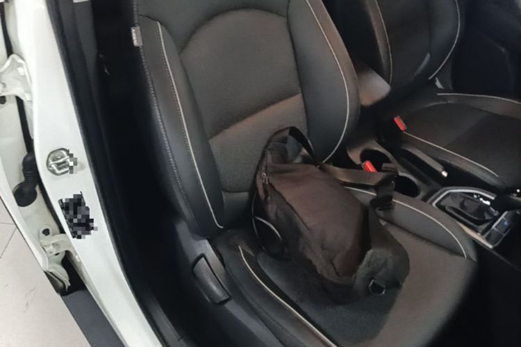 Used Hyundai ix25 2015 1.6L Automatic Two-Wheel-Drive Deluxe DLX Model Right Front Seat