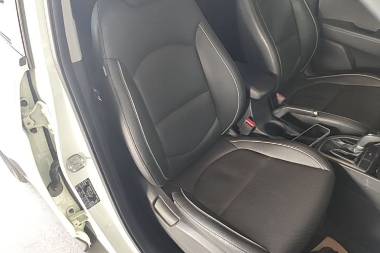 Used Hyundai ix25 2015 1.6L Automatic Two-Wheel-Drive Deluxe DLX Model Right Front Seat