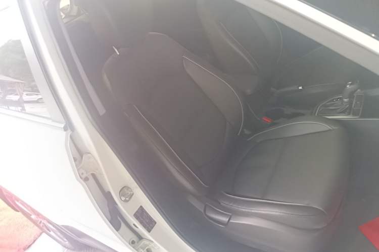 Used Hyundai ix25 2015 1.6L Automatic Two-Wheel-Drive Deluxe DLX Model Right Front Seat