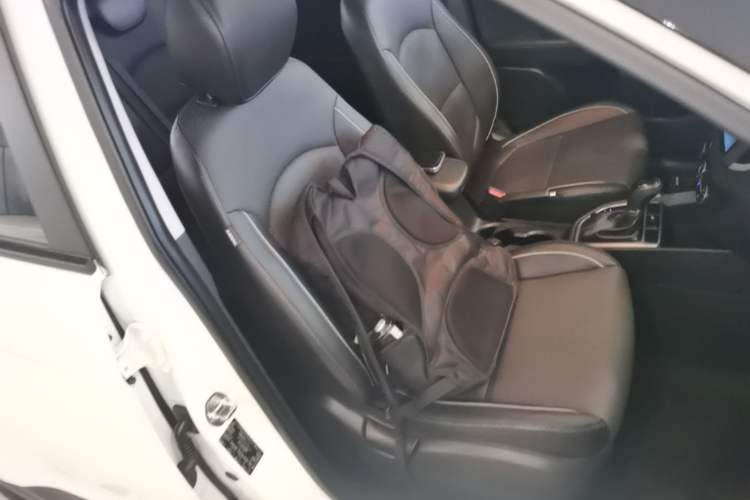 Used Hyundai ix25 2015 1.6L Automatic Two-Wheel Drive Smart GLS Trim Right Front Seat