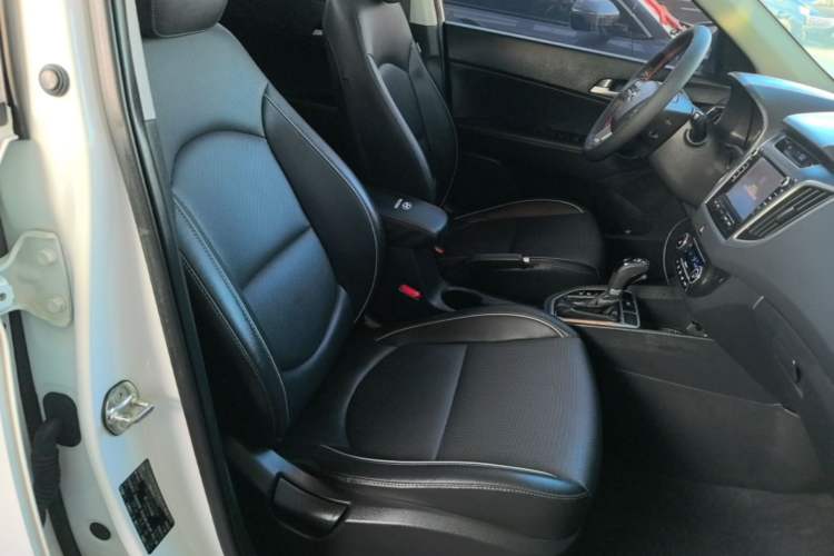 Used Hyundai ix25 2015 1.6L Automatic Two-Wheel-Drive Deluxe DLX Model Right Front Seat