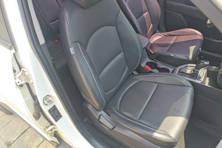 Used Hyundai ix25 2015 1.6L Automatic Two-Wheel Drive Smart GLS Trim Right Front Seat