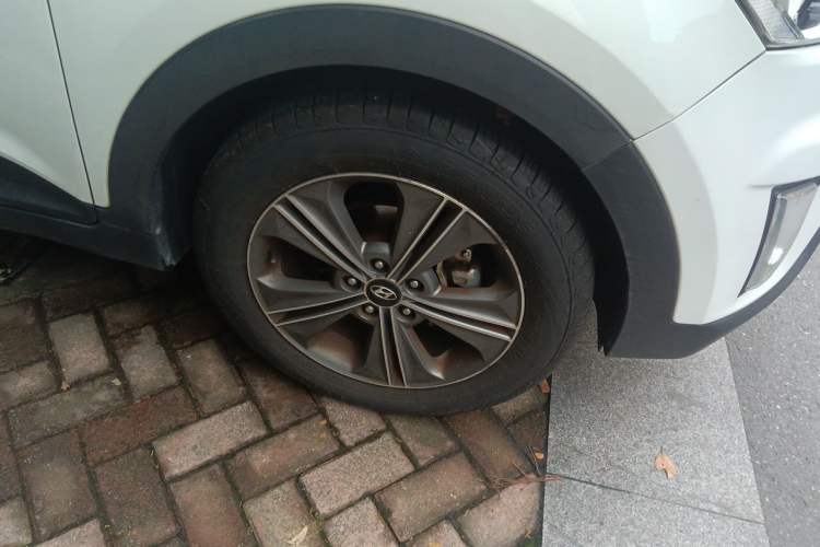 Used Hyundai ix25 2015 1.6L Automatic Two-Wheel Drive Smart GLS Trim Right Front Wheel Hub