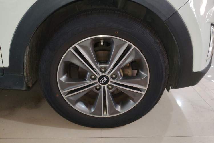 Used Hyundai ix25 2015 1.6L Automatic Two-Wheel Drive Smart GLS Trim Right Front Wheel Hub