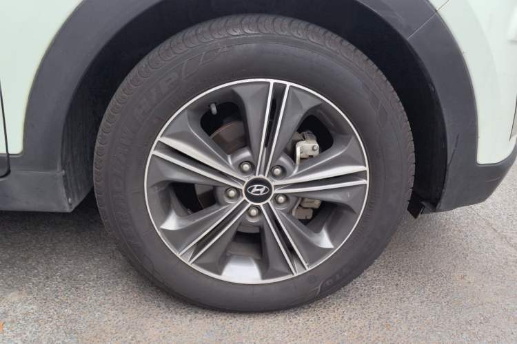 Used Hyundai ix25 2015 1.6L Automatic Two-Wheel Drive Smart GLS Trim Right Front Wheel Hub