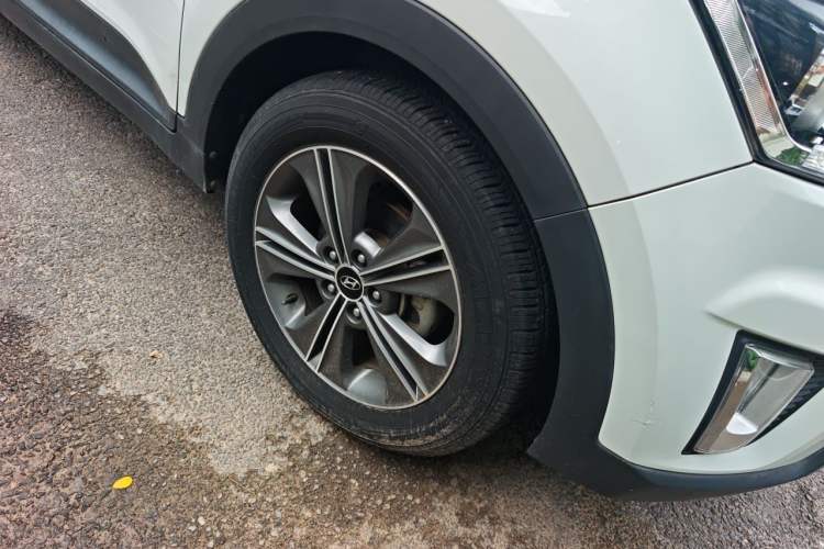 Used Hyundai ix25 2015 1.6L Automatic Two-Wheel-Drive Deluxe DLX Model Right Front Wheel Hub