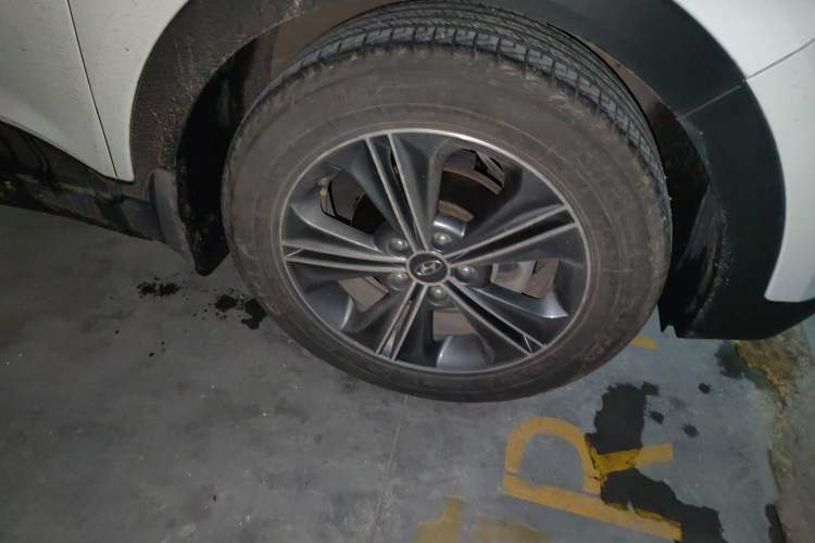 Used Hyundai ix25 2015 1.6L Automatic Two-Wheel Drive Smart GLS Trim Right Front Wheel Hub