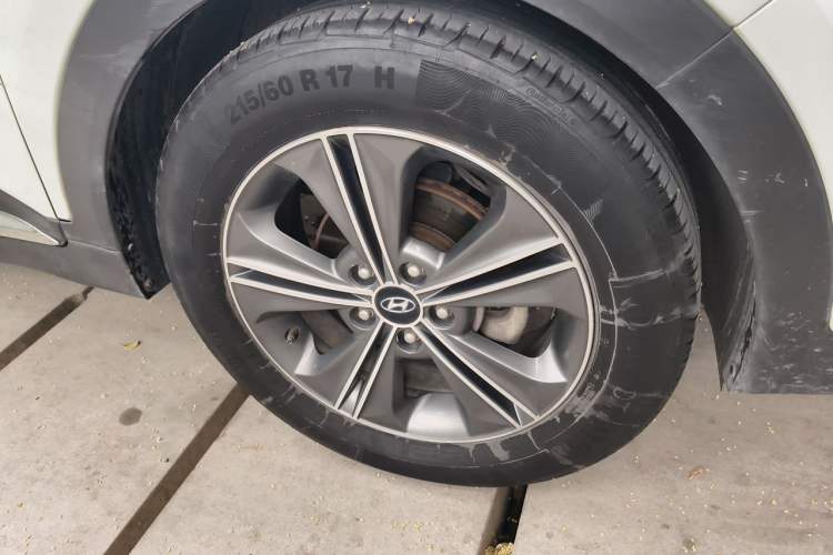 Used Hyundai ix25 2015 1.6L Automatic Two-Wheel-Drive Deluxe DLX Model Right Front Wheel Hub