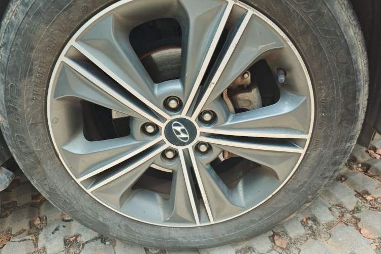 Used Hyundai ix25 2015 1.6L Automatic Two-Wheel Drive Smart GLS Trim Right Front Wheel Hub
