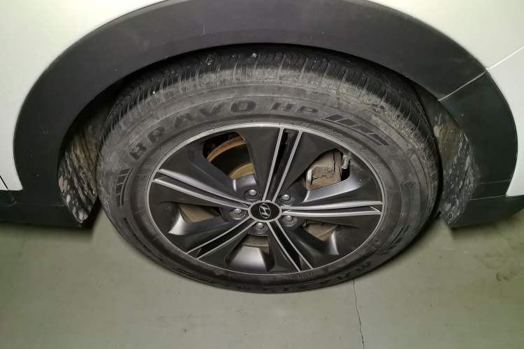 Used Hyundai ix25 2015 1.6L Automatic Two-Wheel-Drive Deluxe DLX Model Right Front Wheel Hub