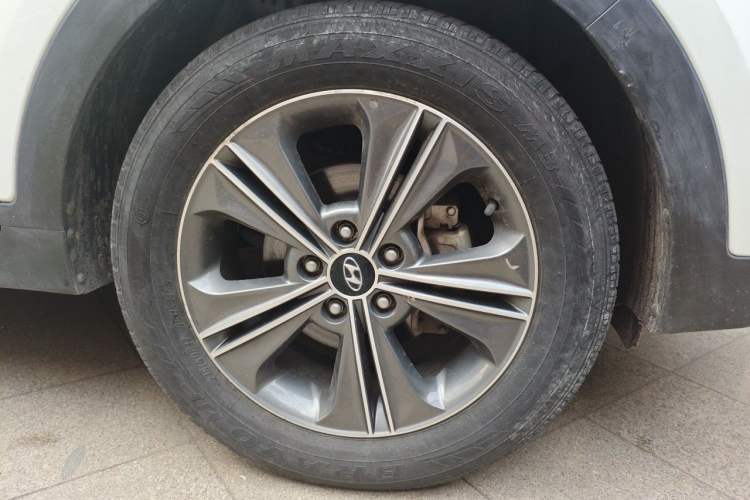 Used Hyundai ix25 2015 1.6L Automatic Two-Wheel Drive Smart GLS Trim Right Front Wheel Hub