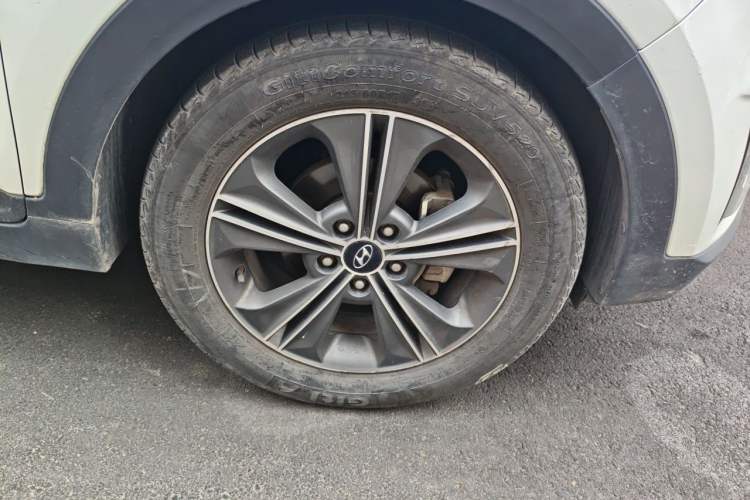 Used Hyundai ix25 2015 1.6L Automatic Two-Wheel Drive Smart GLS Trim Right Front Wheel Hub