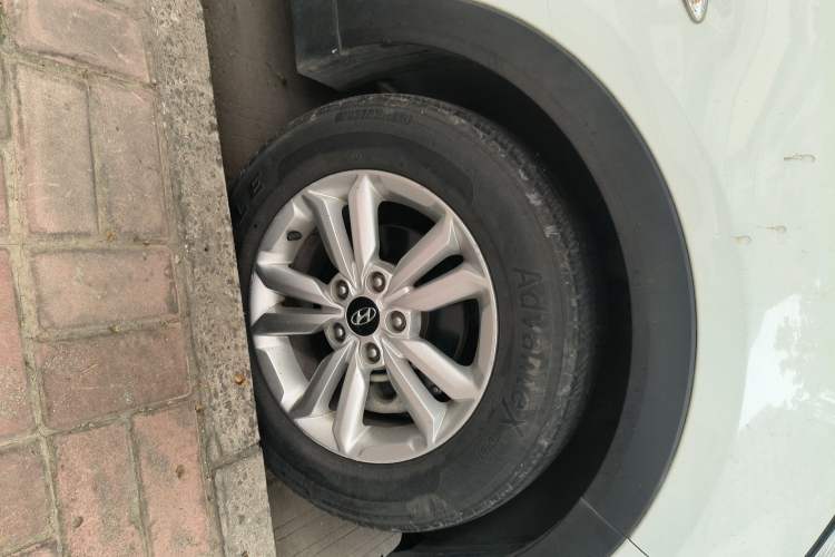 Used Hyundai ix25 2015 1.6L Manual Two-Wheel Drive Fashionable GS Model Right Front Wheel Hub