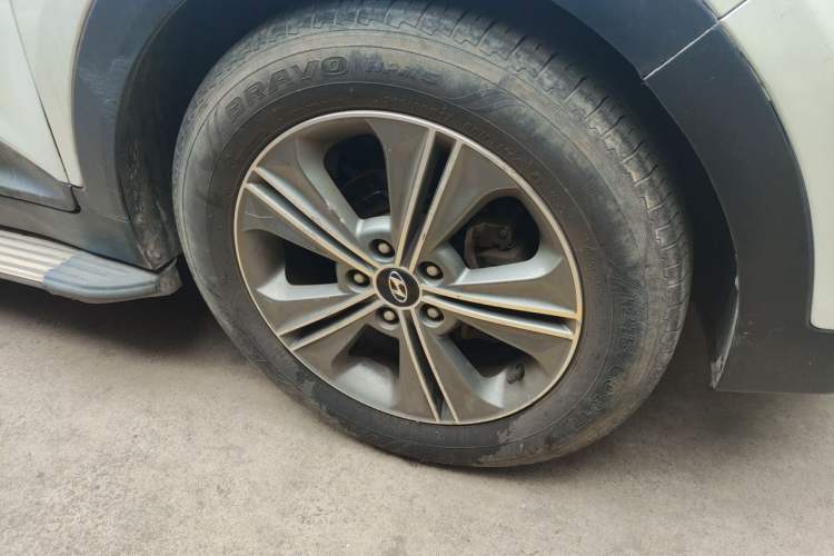 Used Hyundai ix25 2015 1.6L Automatic Two-Wheel Drive Smart GLS Trim Right Front Wheel Hub