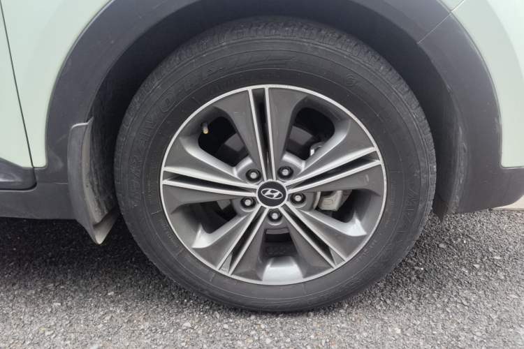 Used Hyundai ix25 2015 1.6L Automatic Two-Wheel Drive Smart GLS Trim Right Front Wheel Hub