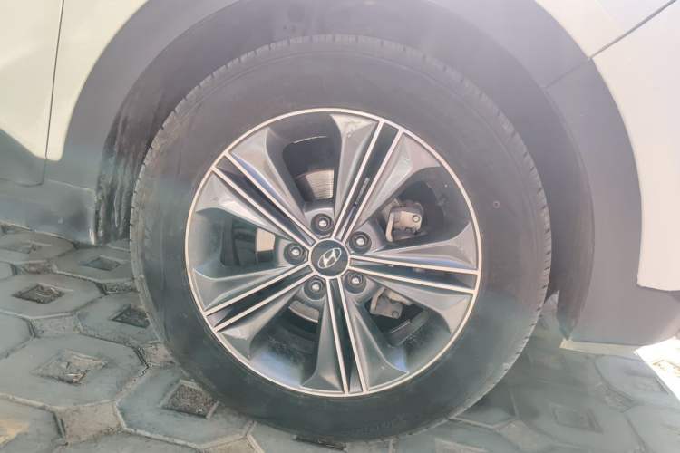 Used Hyundai ix25 2015 1.6L Automatic Two-Wheel Drive Smart GLS Trim Right Front Wheel Hub