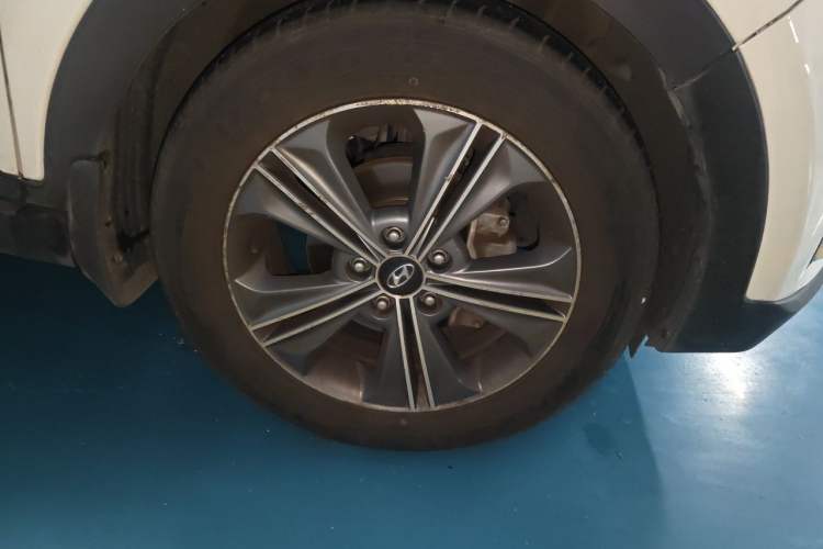 Used Hyundai ix25 2015 1.6L Automatic Two-Wheel-Drive Deluxe DLX Model Right Front Wheel Hub