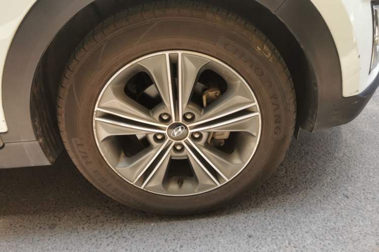 Used Hyundai ix25 2015 1.6L Automatic Two-Wheel-Drive Deluxe DLX Model Right Front Wheel Hub
