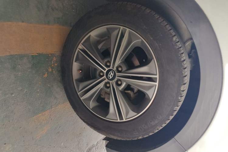 Used Hyundai ix25 2015 1.6L Automatic Two-Wheel Drive Smart GLS Trim Right Front Wheel Hub