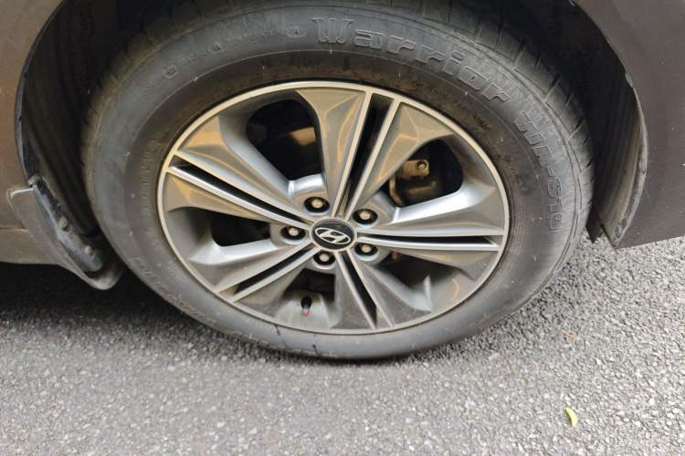 Used Hyundai ix25 2015 1.6L Automatic Two-Wheel Drive Smart GLS Trim Right Front Wheel Hub