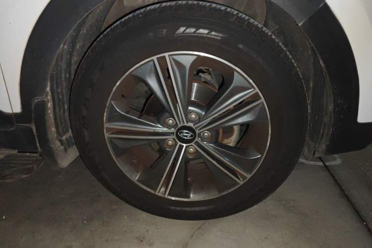 Used Hyundai ix25 2015 1.6L Automatic Two-Wheel-Drive Deluxe DLX Model Right Front Wheel Hub