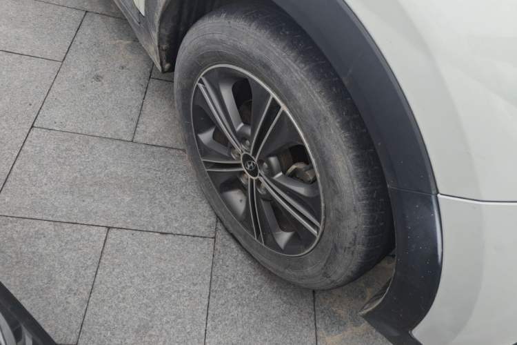 Used Hyundai ix25 2015 1.6L Automatic Two-Wheel-Drive Deluxe DLX Model Right Front Wheel Hub