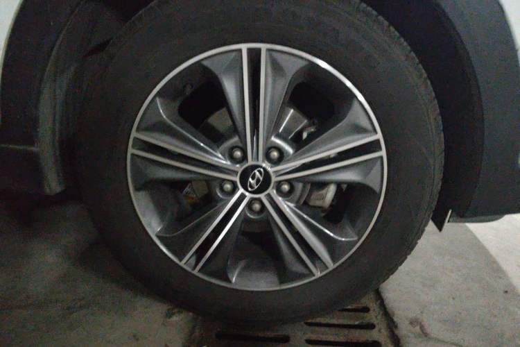 Used Hyundai ix25 2015 1.6L Automatic Two-Wheel Drive Smart GLS Trim Right Front Wheel Hub