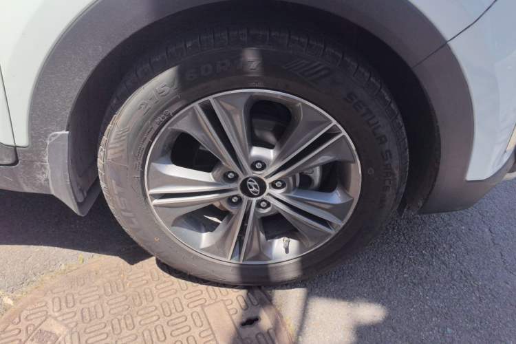 Used Hyundai ix25 2015 1.6L Automatic Two-Wheel Drive Smart GLS Trim Right Front Wheel Hub