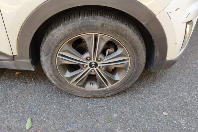 Used Hyundai ix25 2015 1.6L Automatic Two-Wheel Drive Smart GLS Trim Right Front Wheel Hub
