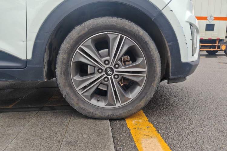 Used Hyundai ix25 2015 1.6L Automatic Two-Wheel Drive Smart GLS Trim Right Front Wheel Hub