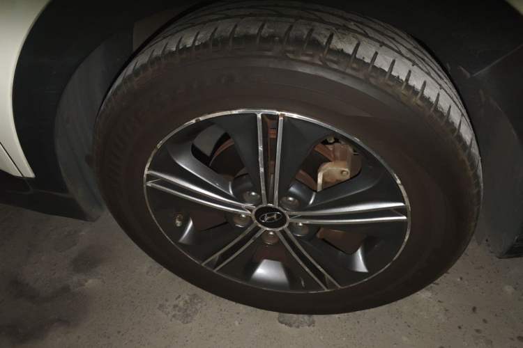 Used Hyundai ix25 2015 1.6L Automatic Two-Wheel Drive Smart GLS Trim Right Front Wheel Hub