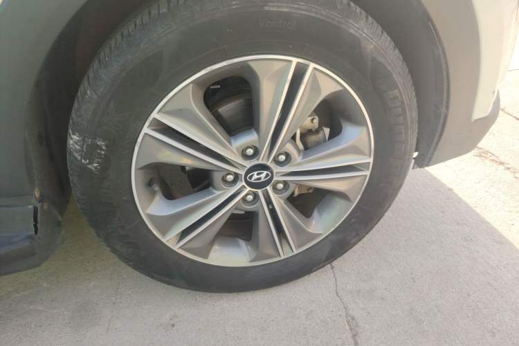 Used Hyundai ix25 2015 1.6L Automatic Two-Wheel Drive Smart GLS Trim Right Front Wheel Hub
