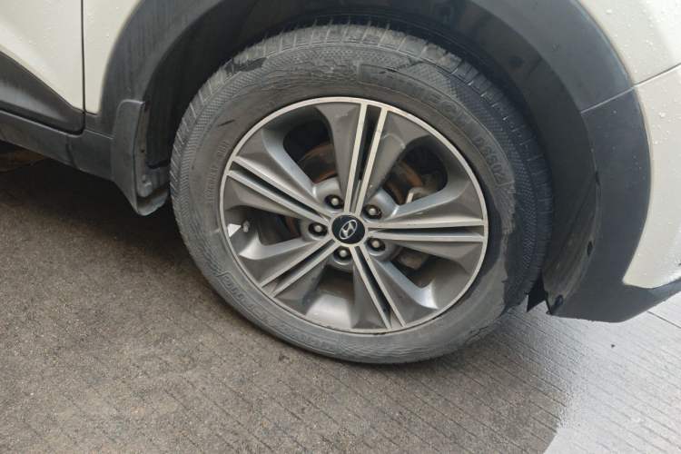 Used Hyundai ix25 2015 1.6L Automatic Two-Wheel Drive Smart GLS Trim Right Front Wheel Hub