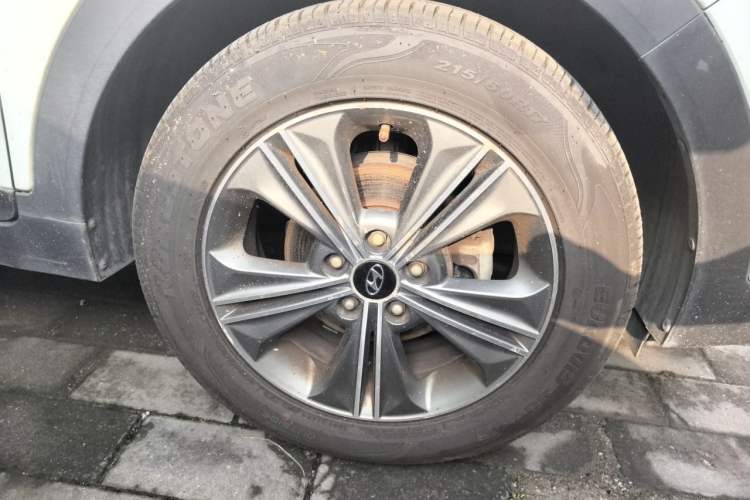 Used Hyundai ix25 2015 1.6L Automatic Two-Wheel Drive Smart GLS Trim Right Front Wheel Hub