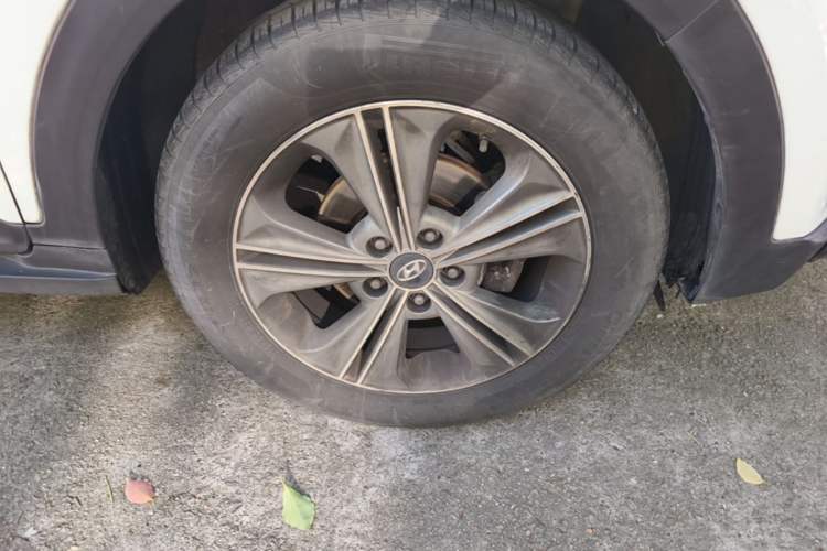 Used Hyundai ix25 2015 1.6L Automatic Two-Wheel Drive Smart GLS Trim Right Front Wheel Hub