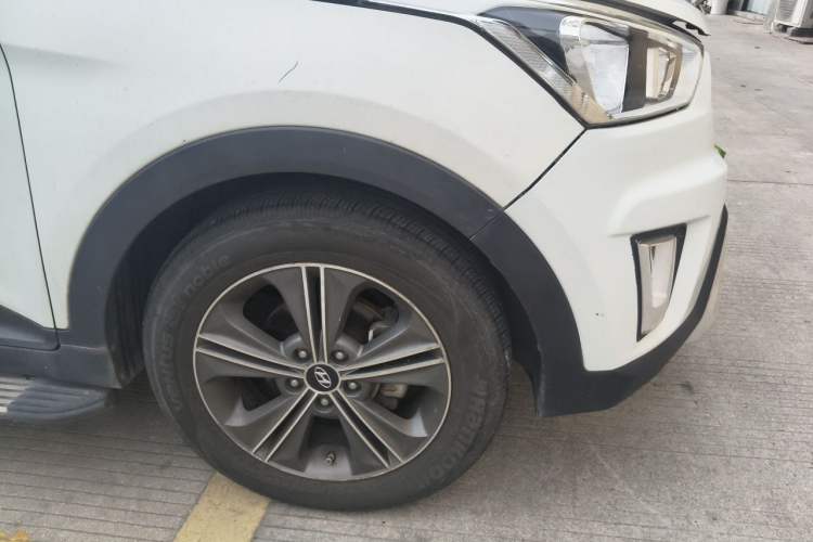 Used Hyundai ix25 2015 1.6L Automatic Two-Wheel Drive Smart GLS Trim Right Front Wheel Hub