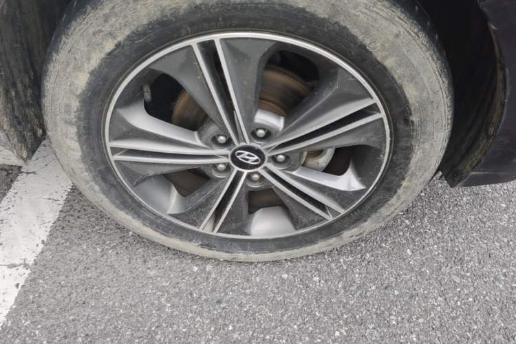 Used Hyundai ix25 2015 1.6L Automatic Two-Wheel Drive Smart GLS Trim Right Front Wheel Hub
