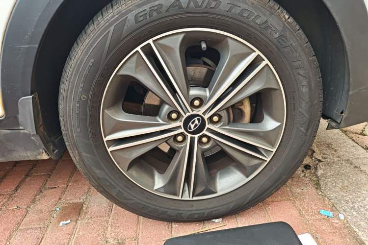 Used Hyundai ix25 2015 1.6L Automatic Two-Wheel Drive Smart GLS Trim Right Front Wheel Hub