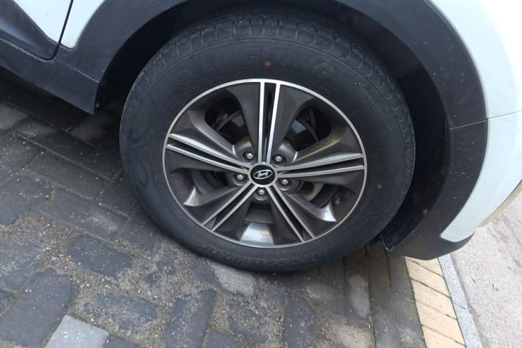 Used Hyundai ix25 2015 1.6L Automatic Two-Wheel Drive Smart GLS Trim Right Front Wheel Hub