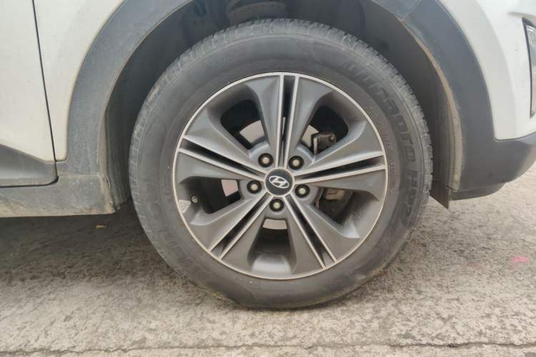 Used Hyundai ix25 2015 1.6L Automatic Two-Wheel Drive Smart GLS Trim Right Front Wheel Hub