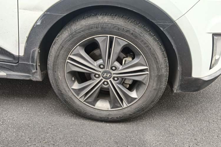 Used Hyundai ix25 2015 1.6L Automatic Two-Wheel-Drive Deluxe DLX Model Right Front Wheel Hub
