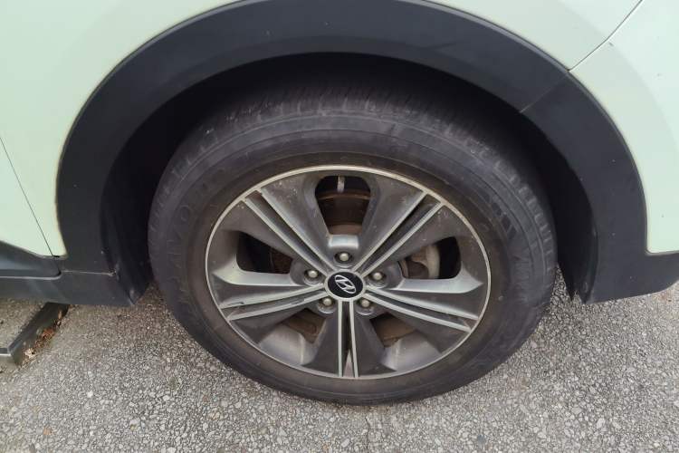 Used Hyundai ix25 2015 1.6L Automatic Two-Wheel Drive Smart GLS Trim Right Front Wheel Hub